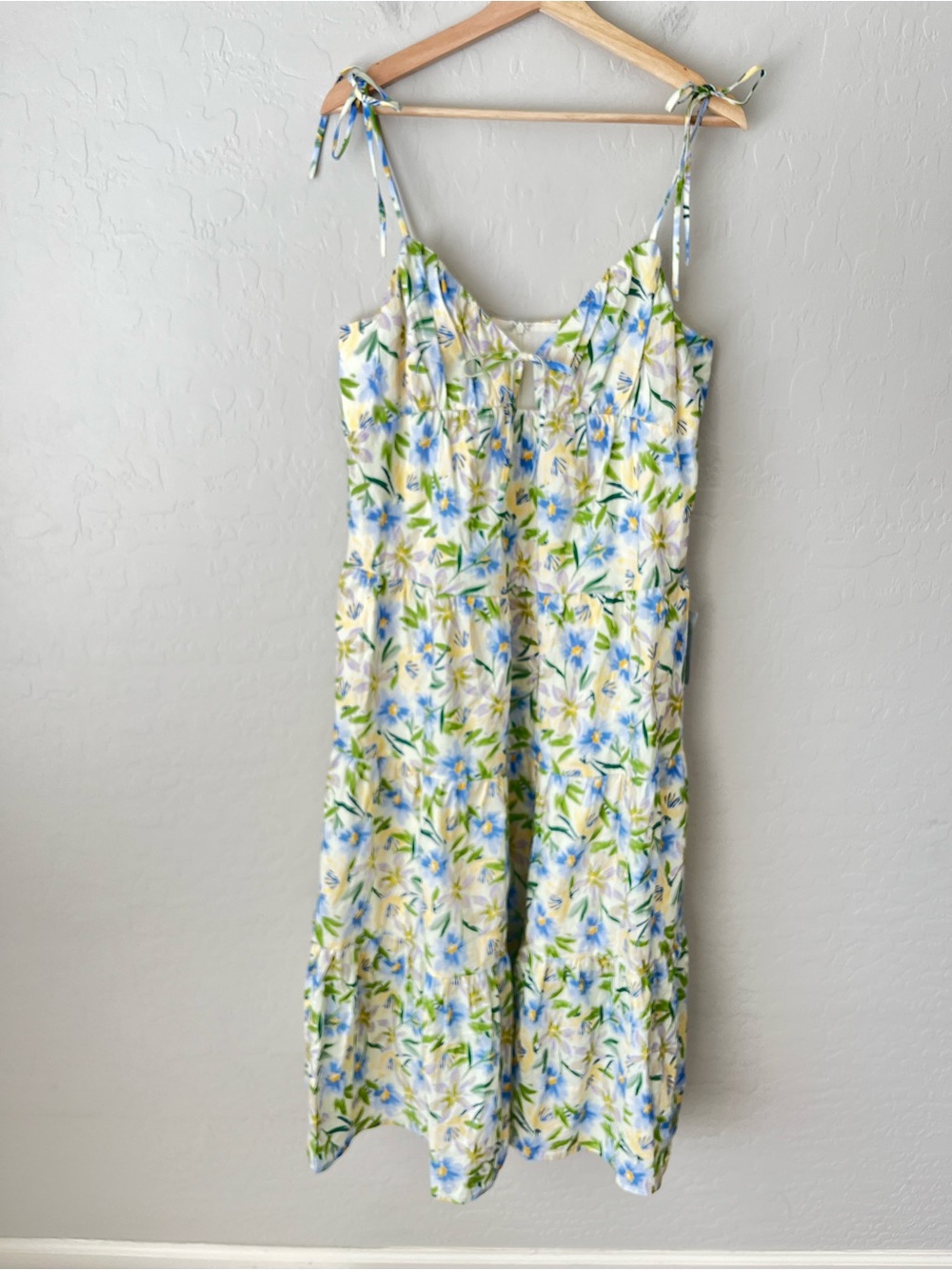 ASTR the label floral Tie Strap Tiered Maxi Dress NEW large - Picture 7 of 14